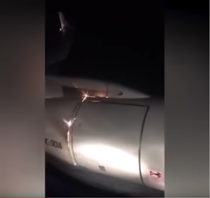 Самолёт с 202 пассажирами совершил аварийную посадку в Уфе из-за возгорания двигателя