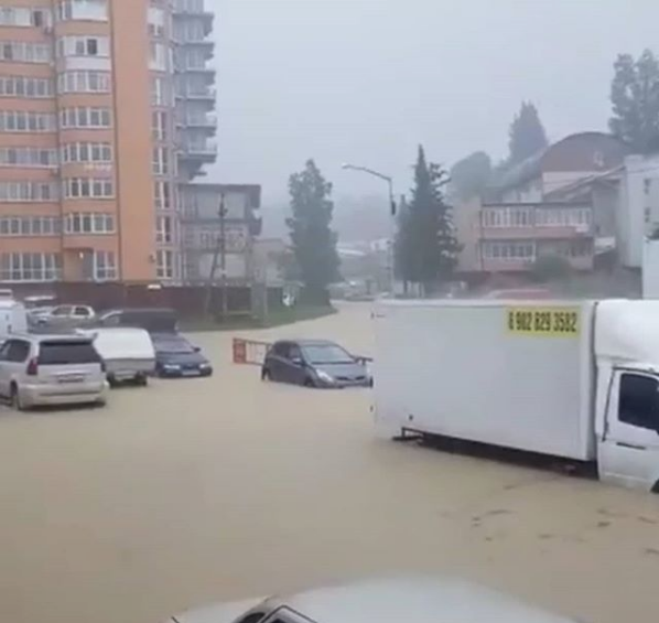 Ливень стал причиной потопа в Адлерском районе Сочи. Фото Скриншот Instagram: egoza_jewelry