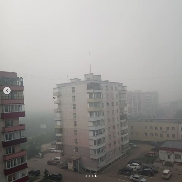 "Голова болит, трудно дышать": Жители Сибири рассказали, как спасаются от смога из-за пожаров