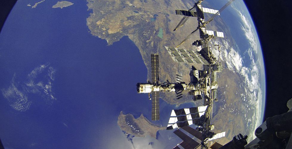 Горячую воду отключают и в космосе