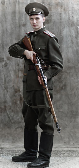 Заведующий филиалом Волжского музейно-выставочного комплекса Артём Михеев в образе юнкера. Фото предоставлены Александром Барановым.