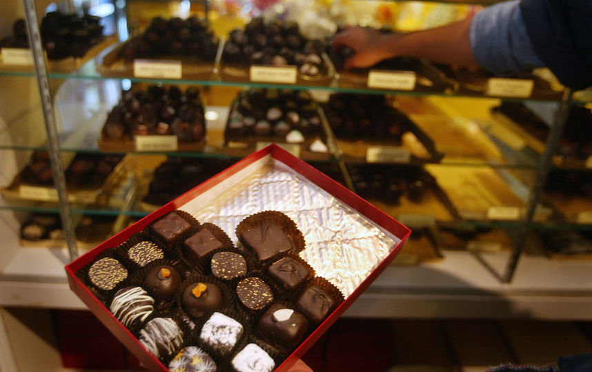 Какие конфеты не стыдно подарить на Новый год. Разбираем состав