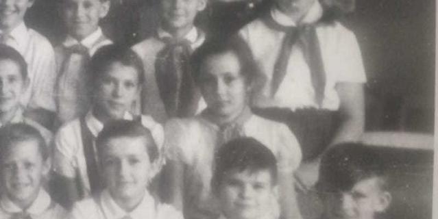 Елена Тарасова (во втором ряду крайняя справа).