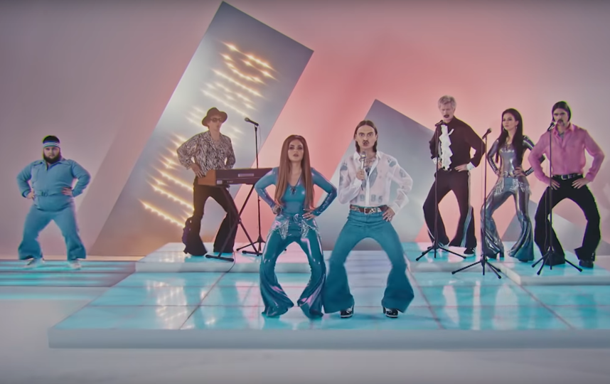 Тот самый кадр, который пародирует вся страна. Фото https://www.youtube.com/watch?v=L_dWvTCdDQ4, Скриншот Youtube