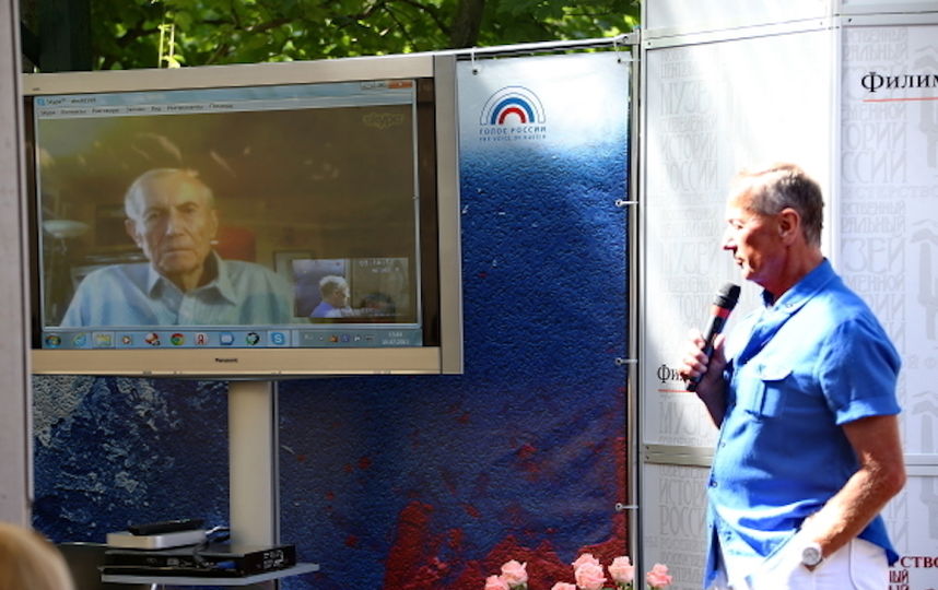 Популярность пришла к Задорнову в 1984 году, после прочтения своего рассказа "Девятый вагон". Его рассказы и миниатюры читали со сцены многие известные артисты. Фото РИА Новости