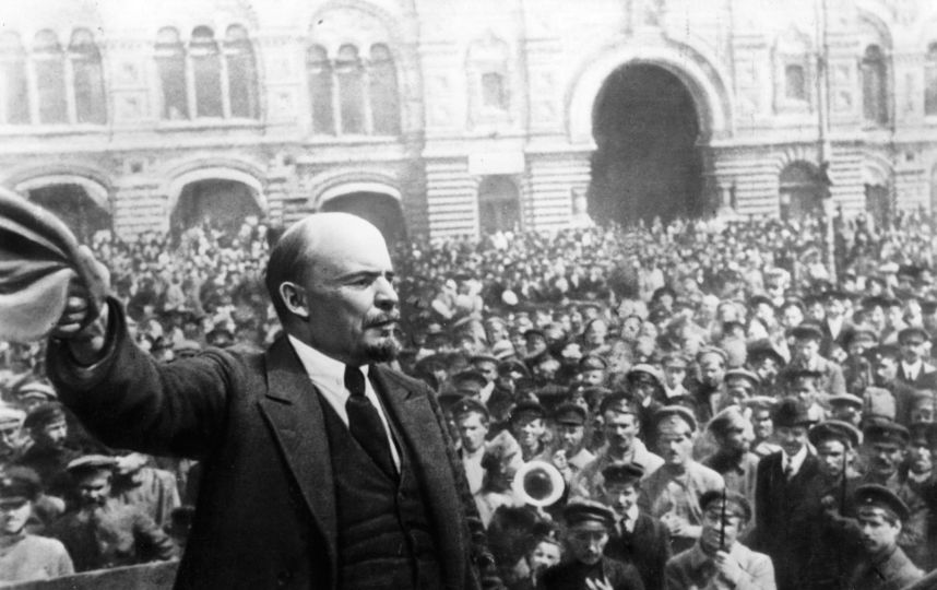 Писатель Лев Данилкин: Памятники Ленину надо посадить на велосипеды