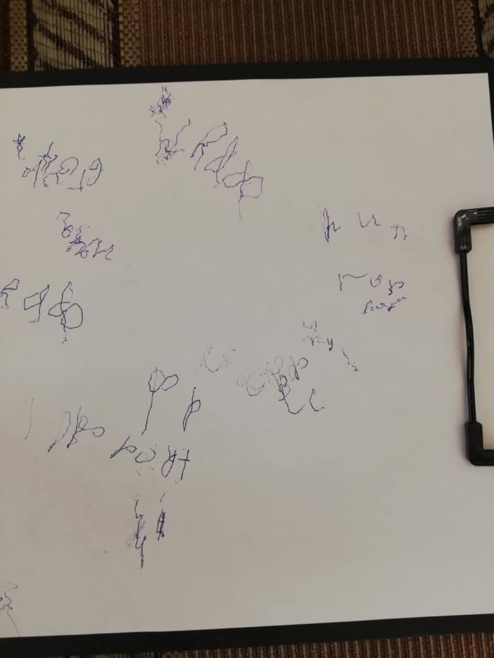 Записка женщины, которая только-только вышла из комы. Она жива, прогнозы дают хорошие. Фото Facebook/roman.zaytsev.37