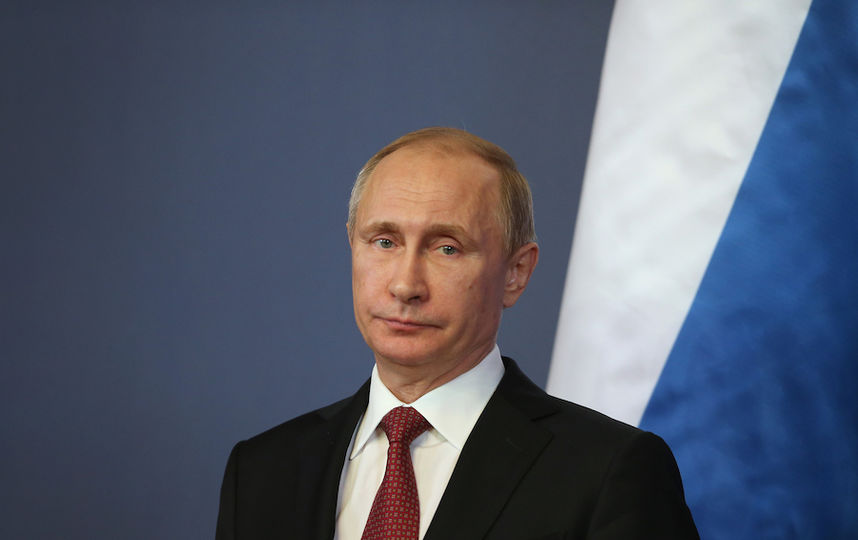 Путин поручил подготовить экономику к оперативному переходу на военные рельсы