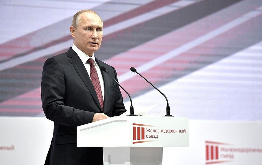 Владимир Путин на пленарном заседании III Железнодорожного съезда. Фото kremlin.ru