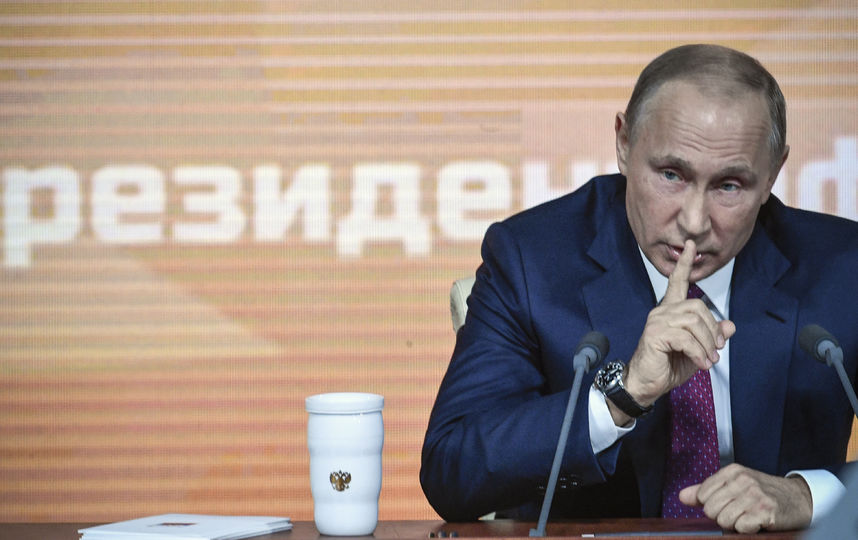 Владимир Путин на большой пресс-конференции для СМИ.