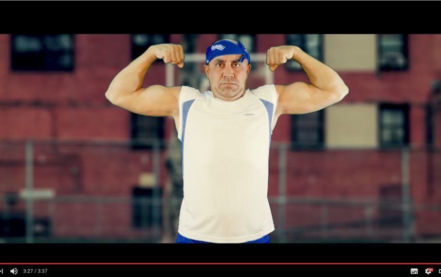 Кадры из клипов родителей. Фото Скриншот Youtube