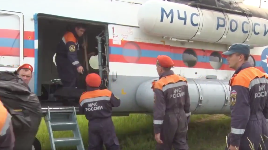 на территории РФ зафиксировано почти 470 возгораний в лесах общей площадью свыше 2,9 миллиона гектаров. Фото /twitter.com/MchsRussia