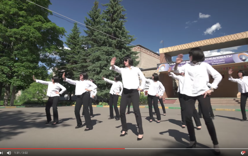 Кадры из клипов родителей. Фото Скриншот Youtube