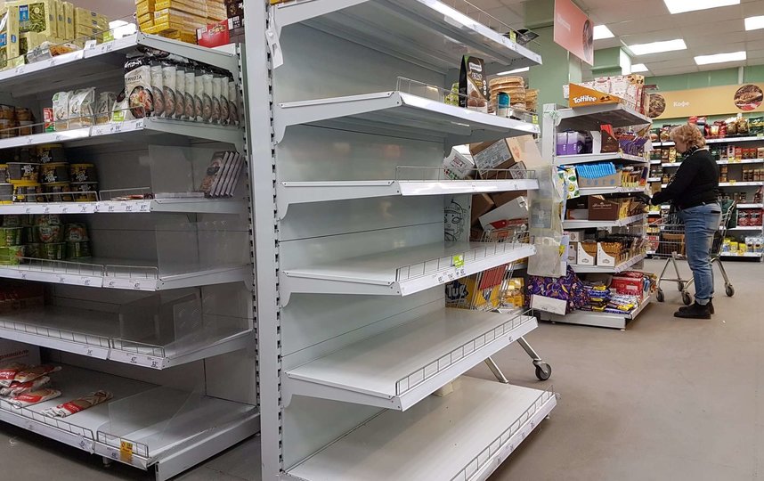 Российским покупателям рекомендовали держать дистанцию в магазинах