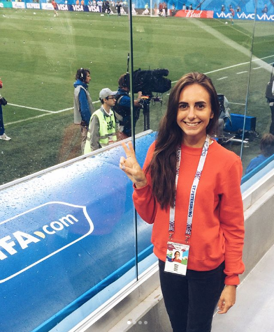 Болельщица сборной России по футболу. Фото Instagram/sashadementieva