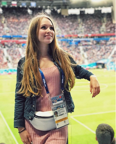 Болельщица сборной России по футболу. Фото Instagram/musi_bolsh