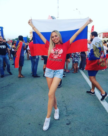 Болельщица сборной России по футболу. Фото Instagram/coluchka93
