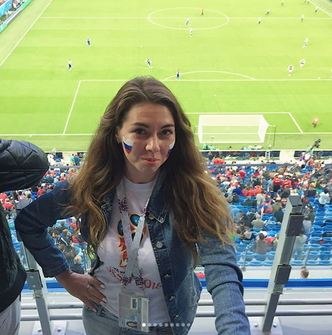 Болельщица сборной России по футболу. Фото Instagram/helen_ponosova