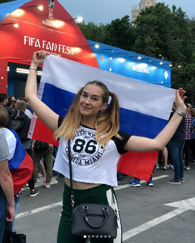 Болельщица сборной России по футболу. Фото Instagram/ulyana.egupova