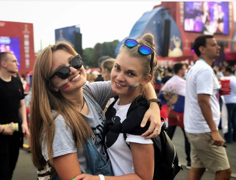 Болельщицы сборной России по футболу. Фото Instagram/natusikka