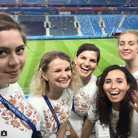 Болельщицы сборной России по футболу. Фото Instagram/ekaterina_gut
