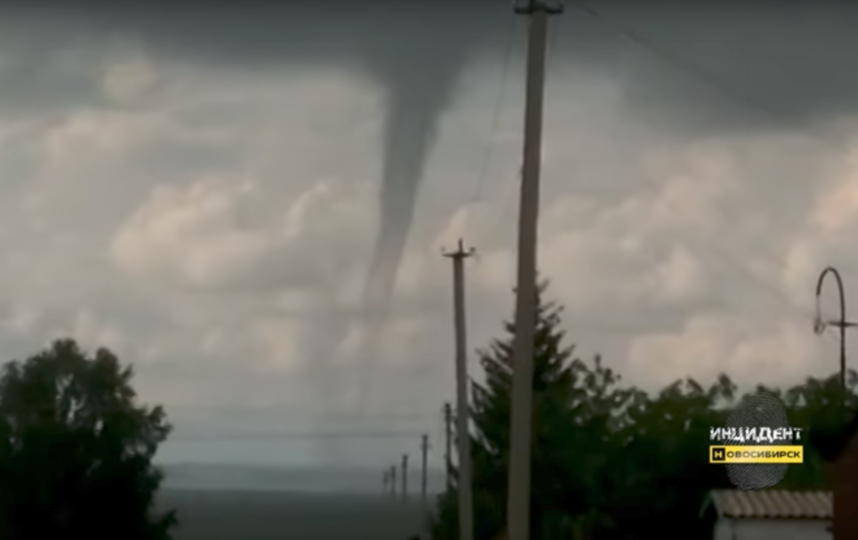 Сильнейший водяной смерч напугал новосибирцев: Видео