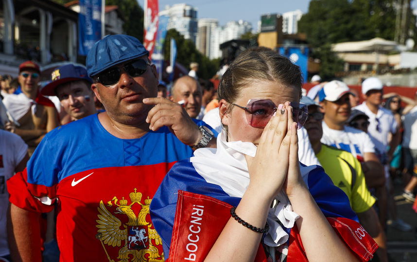 Фанаты сборной России по футболу. Фото AFP