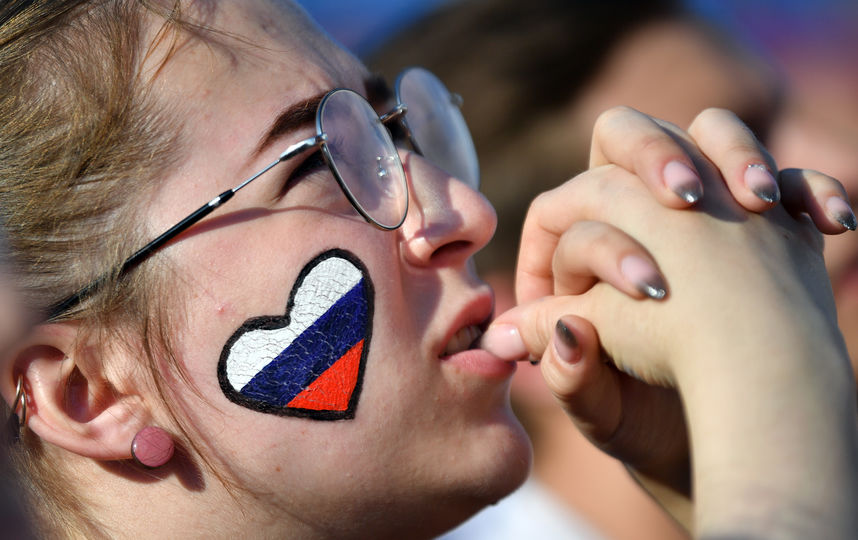Фанаты сборной России по футболу. Фото AFP