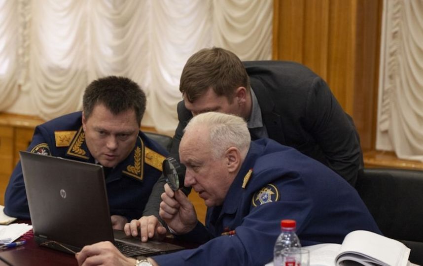 Следственный комитет объяснил, зачем Бастрыкин использовал лупу