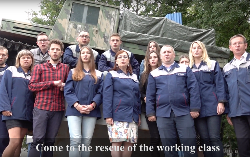 Сотрудники ЯМЗ. Фото Скриншот/ Илья Бондаренко, Скриншот Youtube