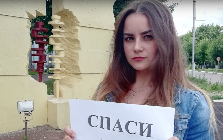 Сотрудник ЯМЗ. Фото Скриншот/ Илья Бондаренко, Скриншот Youtube