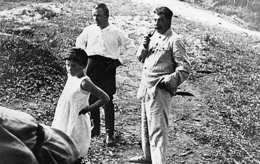 Иосиф Виссарионович Сталин, Сергей Миронович Киров и дочь Сталина Светлана Аллилуева. 1930-е годы. Фото из личного архива Е. Коваленко. Фото РИА Новости