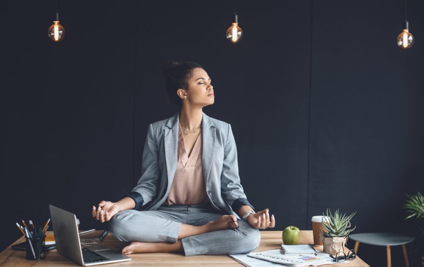 Если выполнять эту практику регулярно, желание заесть беспокойство исчезнет. Фото Depositphotos