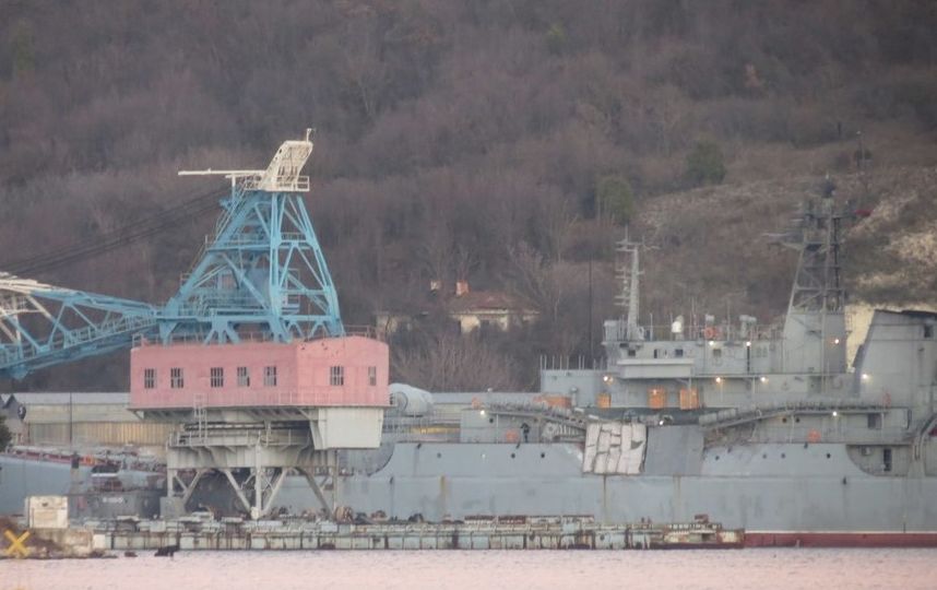 Судно из Сьерра-Леоне столкнулось с российским военным кораблём