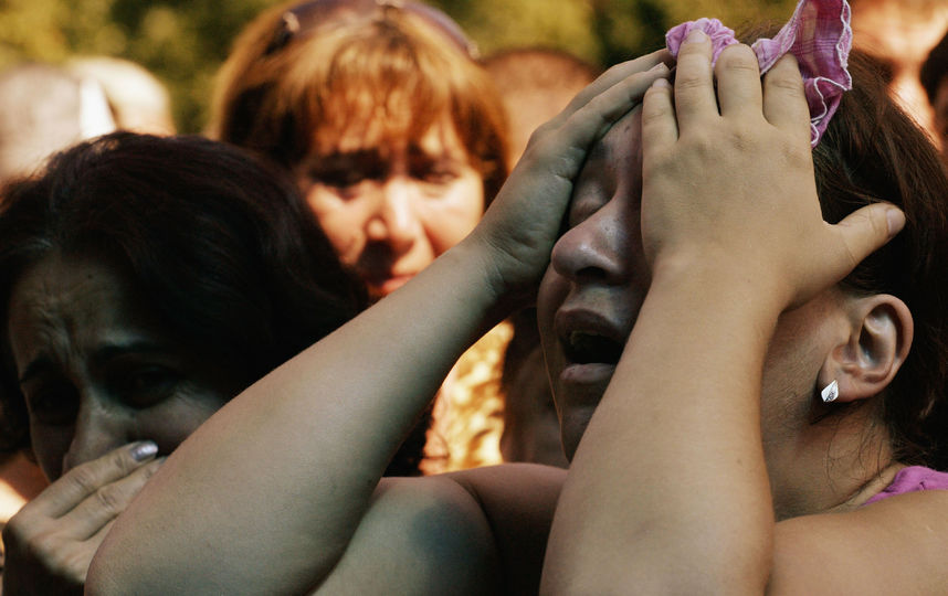 Родственники погибших, 2004-й год. Фото Getty