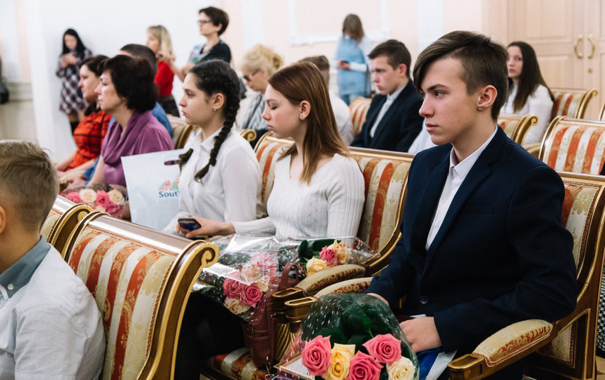В Челябинской области наградили подростков, не давших утонуть детям в карьере