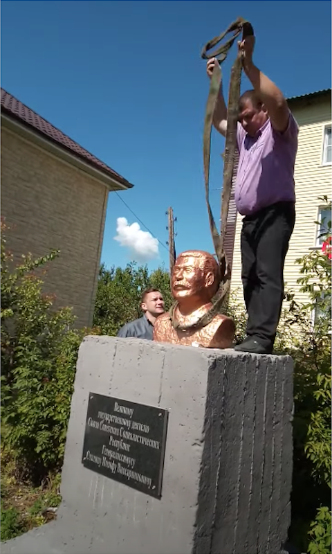 В Белгородской области демонтировали "садовую скульптуру" Иосифа Сталина