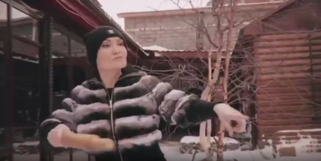 Елена Лаптандер снимается в клипе.
