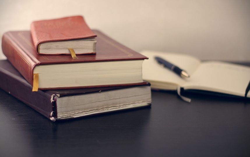 В Екатеринбурге школьнице не продали книги Есенина, Маяковского и Бродского