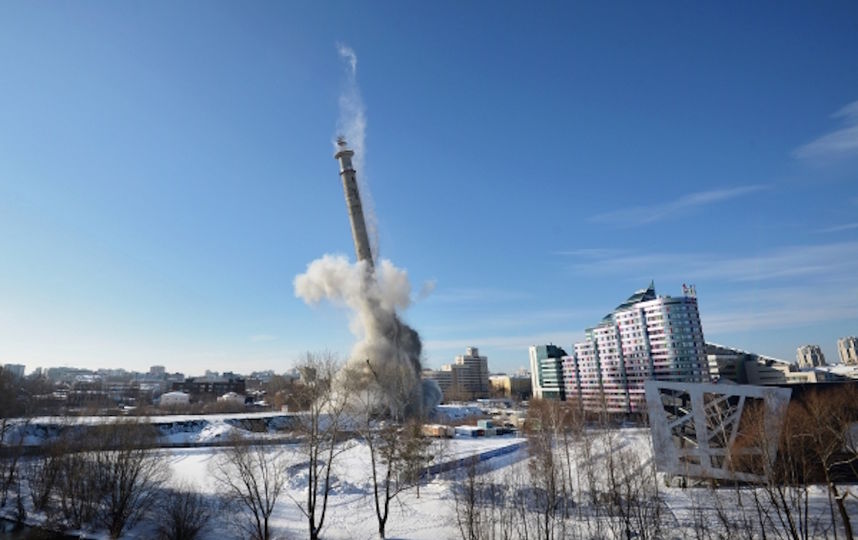 В Екатеринбурге подорвали телебашню высотой более 200 метров: видео