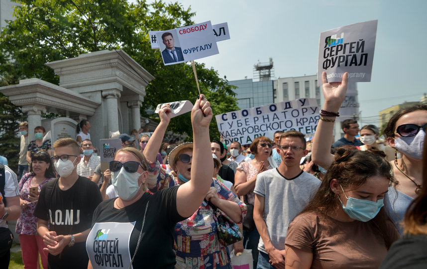 По официальным данным, на несанкционированный митинг вышли до 10 тысяч человек. Фото AFP