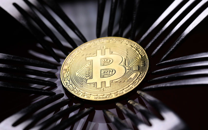 Монета, символизирующая биткоин. Фото Getty