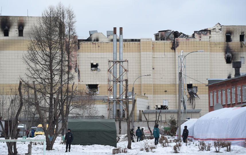 Один из крупнейших пожаров в России за последние сто лет произошёл в ТЦ "Зимняя вишня" 25 марта. Фото AFP