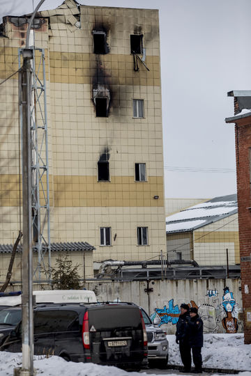 Один из крупнейших пожаров в России за последние сто лет произошёл в ТЦ "Зимняя вишня" 25 марта. Фото AFP