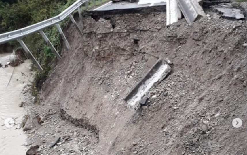 Фото очевидцев с места ЧП. Фото www.instagram.com/elist.ta