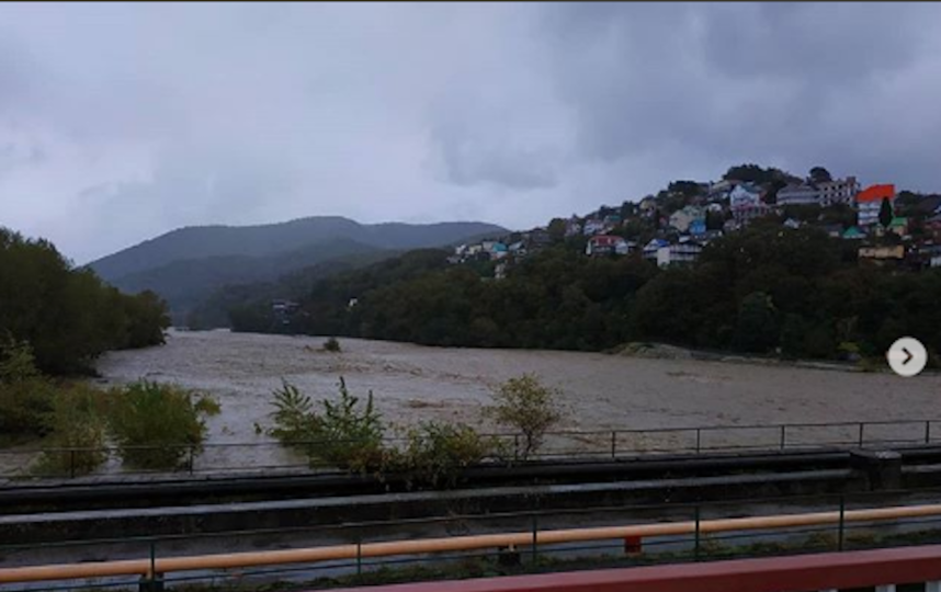 Река во время паводка. Фото www.instagram.com/subochev028