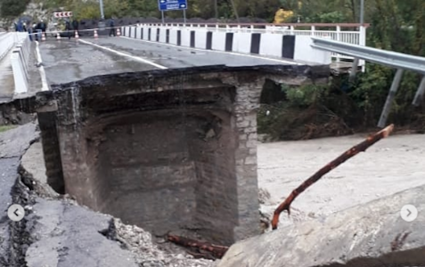 Фото очевидцев с места ЧП. Фото www.instagram.com/elist.ta