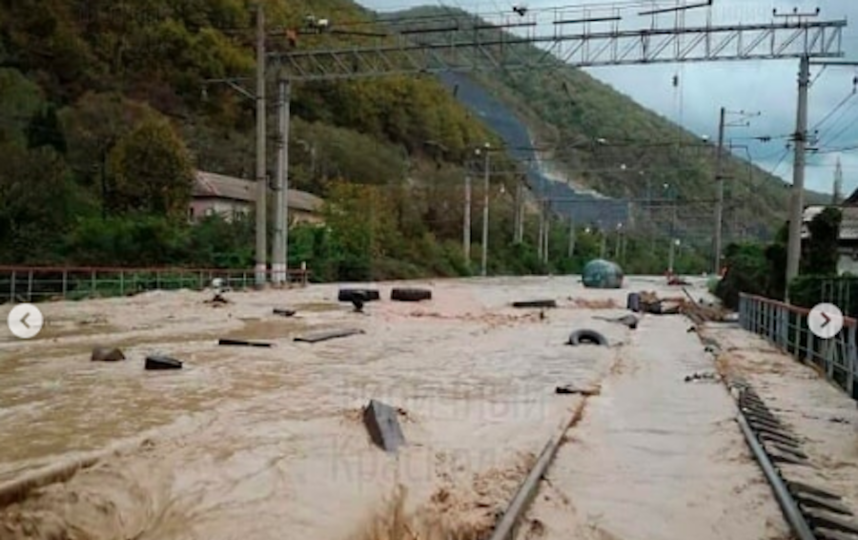 Фото очевидцев с места ЧП. Фото www.instagram.com/subochev028