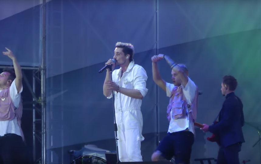 Дима Билан на концерте в Самаре. Фото скриншот youtube.com/watch?v=lBvzXJeTzlY