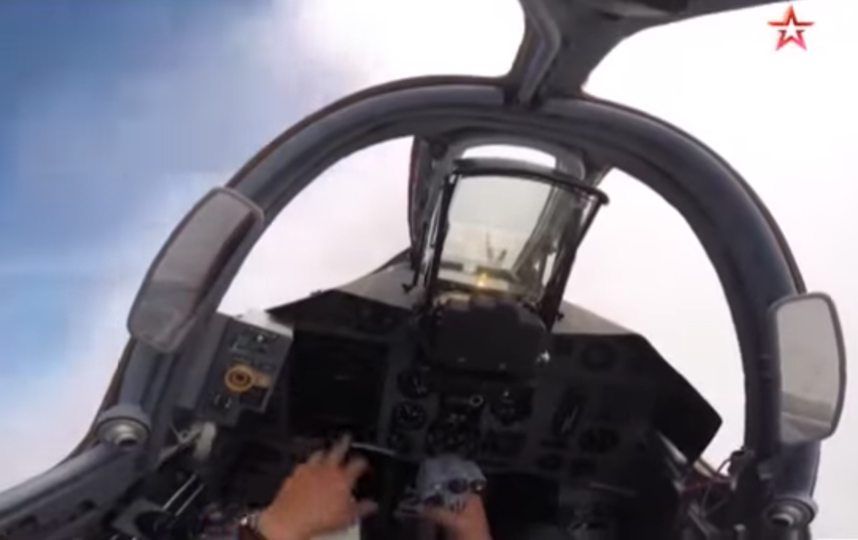 Воздушный бой и ракетный удар сняли на видео из кабины Су-25